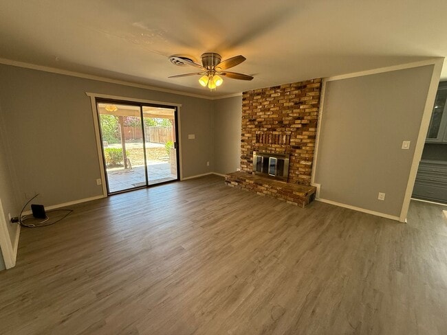 Building Photo - 3 Bedroom in the Northwest
