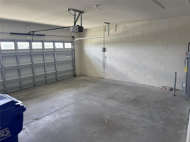 Building Photo - 1061 Fig St