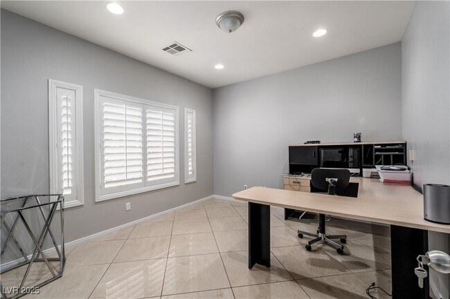 Building Photo - 10725 Bernini Dr