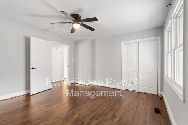 Building Photo - 354 Berry St