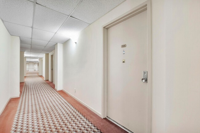 Building Photo - 10777 W Sample Rd