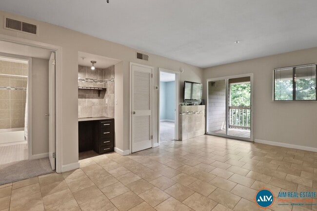 Building Photo - Move-In Ready 2 Bedroom Condo – Steps from...