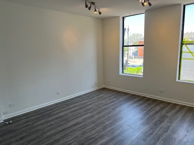 Building Photo - 1461 W Fullerton Ave
