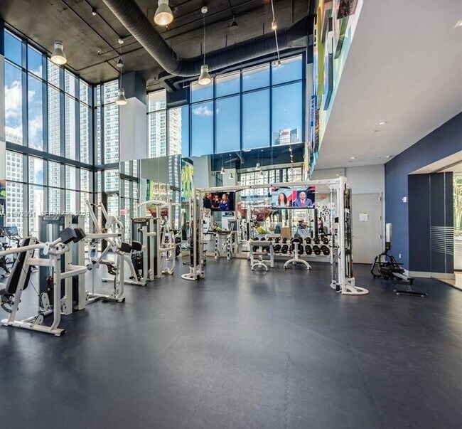 Building Photo - 1010 Brickell Ave