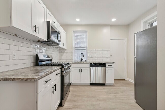 Building Photo - 5541 Hadfield St