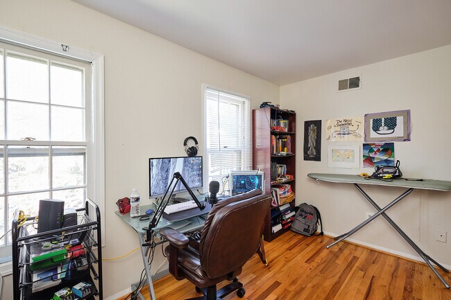 Building Photo - 9124 Orchard Brook Dr
