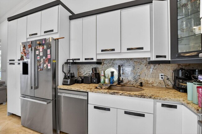 Building Photo - 12466 Baywind Ct
