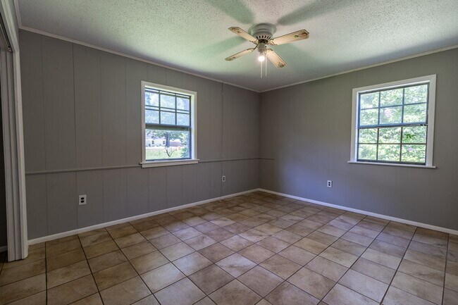 Building Photo - Charming Daphne 3 bedroom on County Road 6...