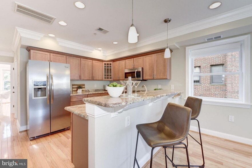 Breakfast bar - 5511 Colorado Ave NW