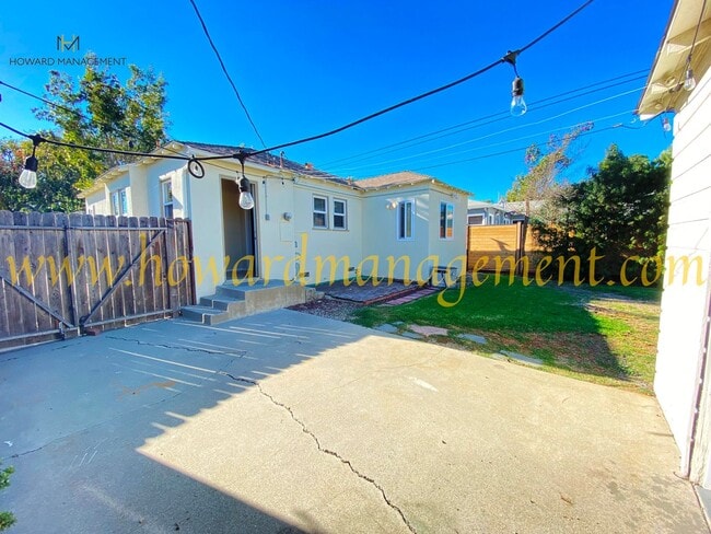 Building Photo - Lovely home with extra large backyard, con...