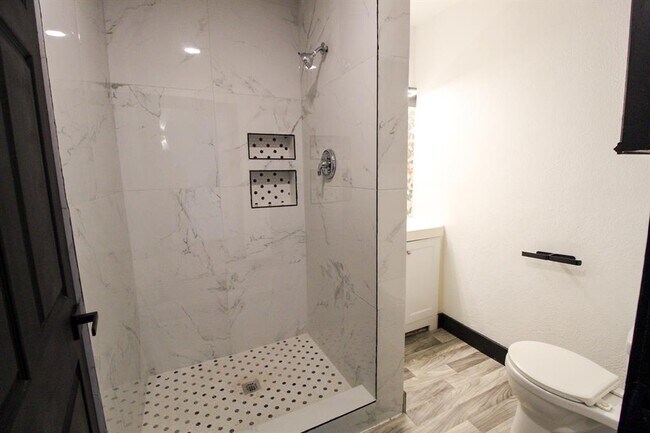 Building Photo - 8102 N U.S. Hwy 183