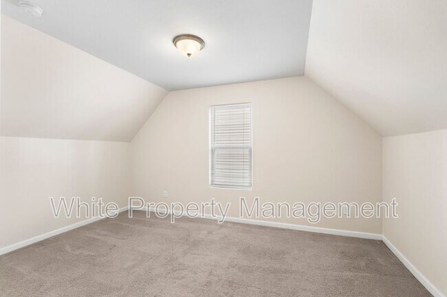 Building Photo - 7621 Mockernut Dr