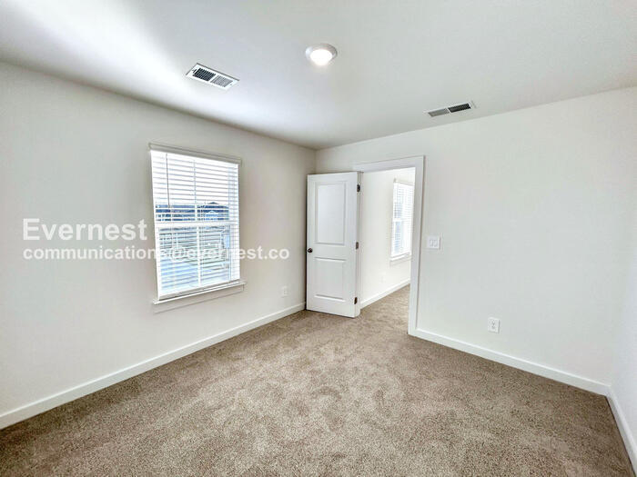Building Photo - 649 Whitetail Ct