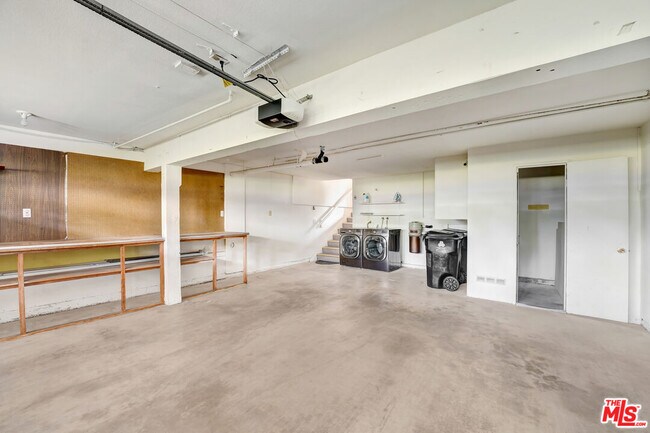 Building Photo - 6232 Nita Ave