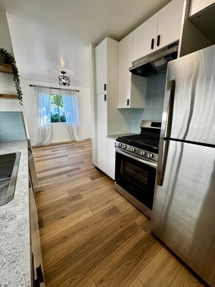 Building Photo - 658 W 23rd St