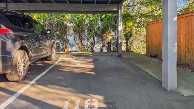 Building Photo - Top-Floor Corner End-Unit with Great Light