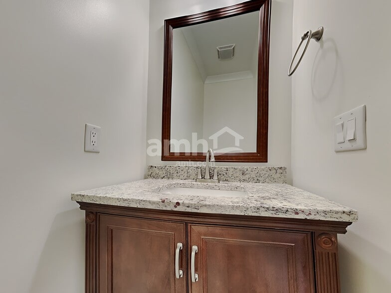 Building Photo - 430 Risen Star Dr