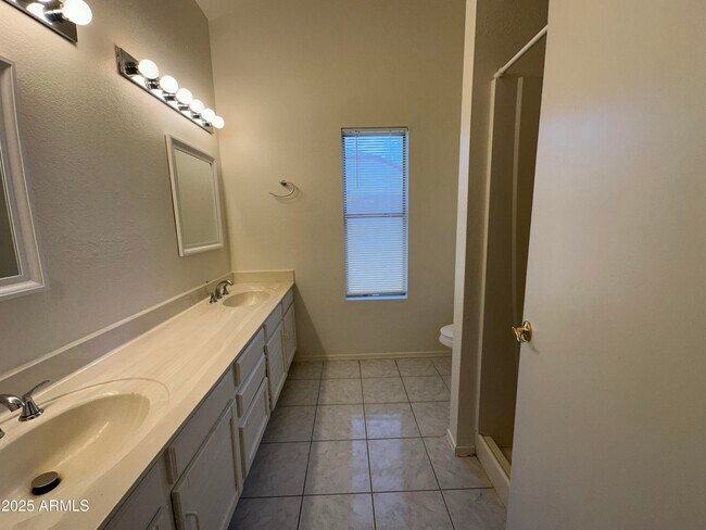 Building Photo - 15013 N 60th Dr