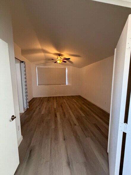 Building Photo - 1124 W Laurel Ave