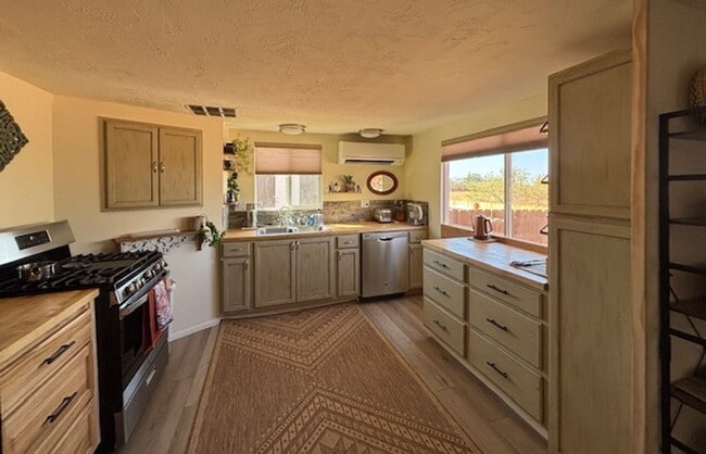 Building Photo - 1/2 Off First Month Rent Till December 31s...