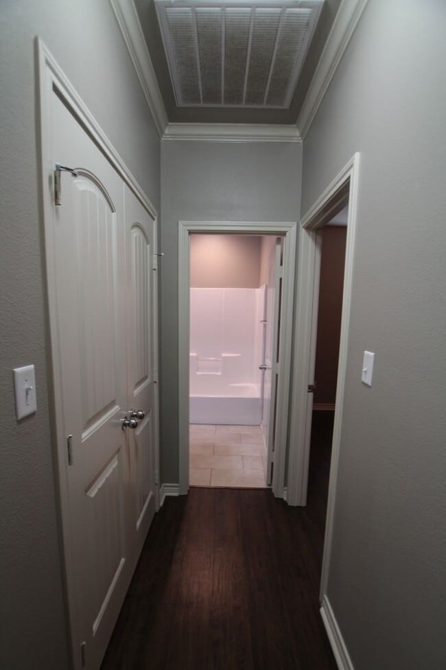 Building Photo - Beautiful 3 Bedroom 2 Bath Home in Guinn E...