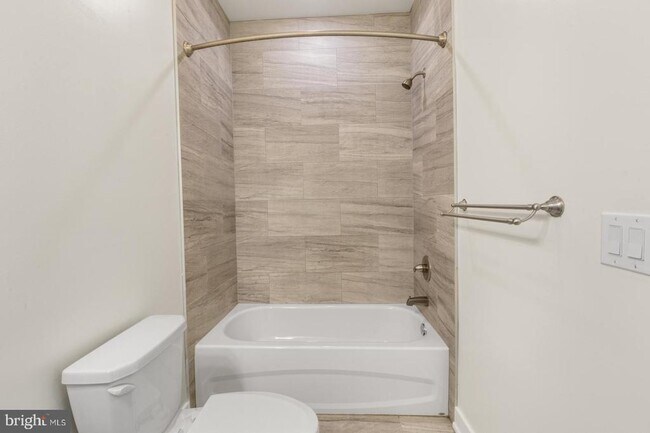 Building Photo - 2411 Kensington Ave