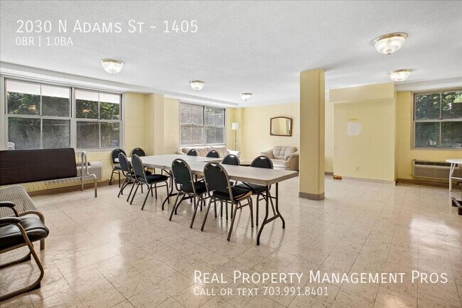Building Photo - 2030 N Adams St