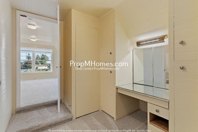Building Photo - Discover Architectural Charm with this 3 Bedroom Estate!