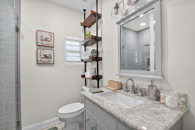 Building Photo - 1511 S Palmway