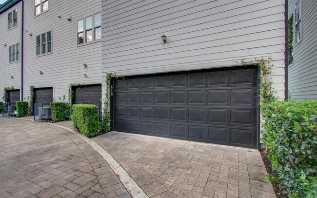 Building Photo - 610 Delano St