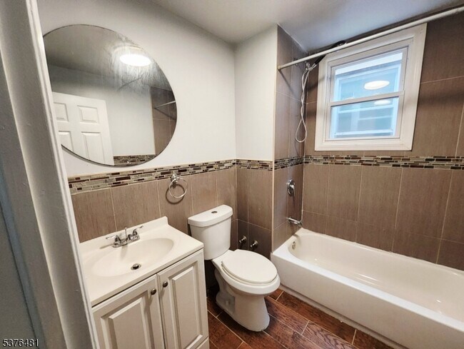 Building Photo - 116 Smith St