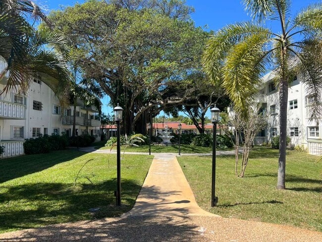 Building Photo - 15205 NE 6th Ave