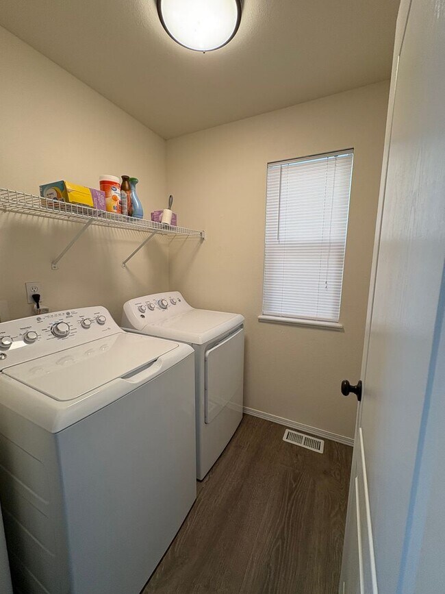 Building Photo - Stunning 2-Story 4 Bedroom Home With Finished Walk-Out Basement and Bonus Room