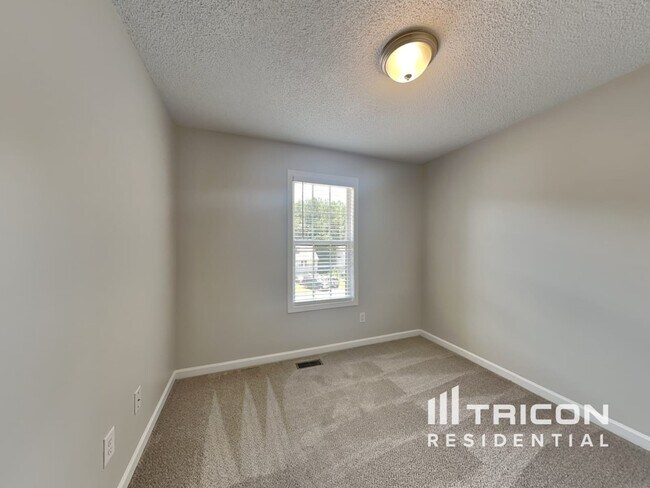 Building Photo - 16 Windrush Drive White GA