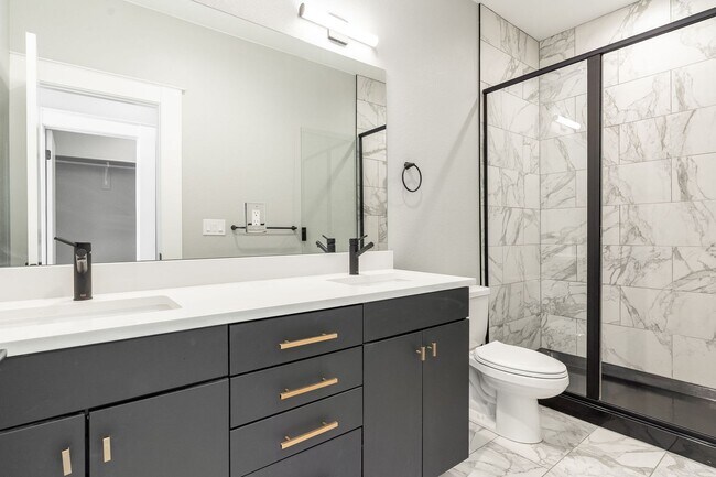 Building Photo - Gorgeous 3 bedroom, 4 bathroom townhome minutes from Sloan's Lake!