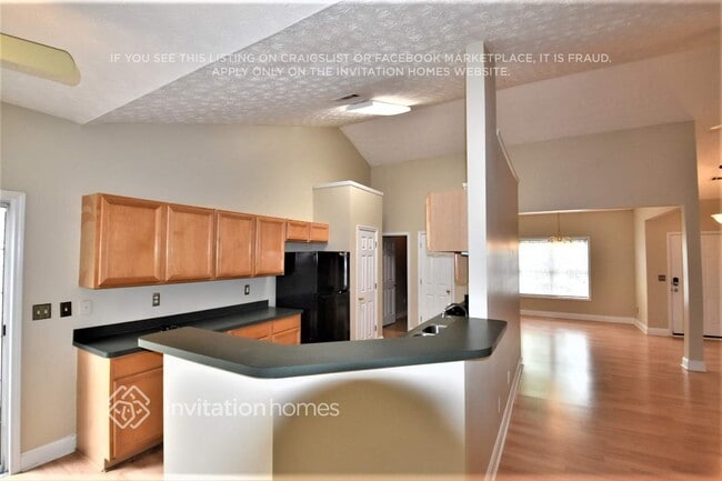 Building Photo - 847 Stephens Oak Dr