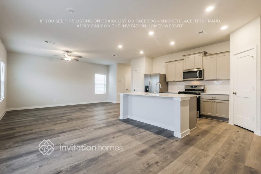 Building Photo - 19955 Park Mesa Ln