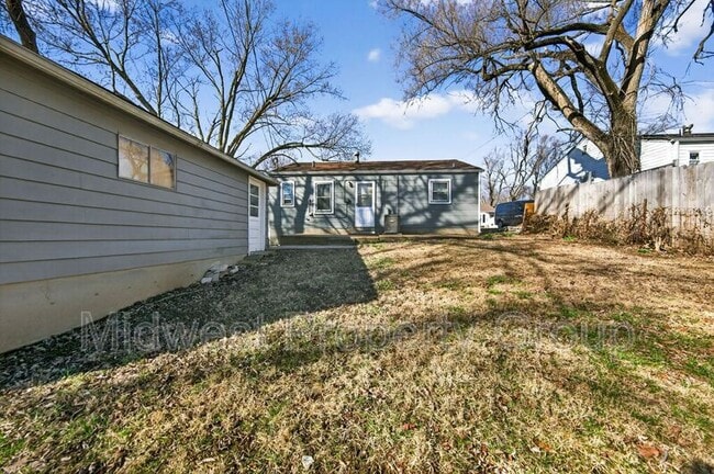 Building Photo - 334 Mueller Ave