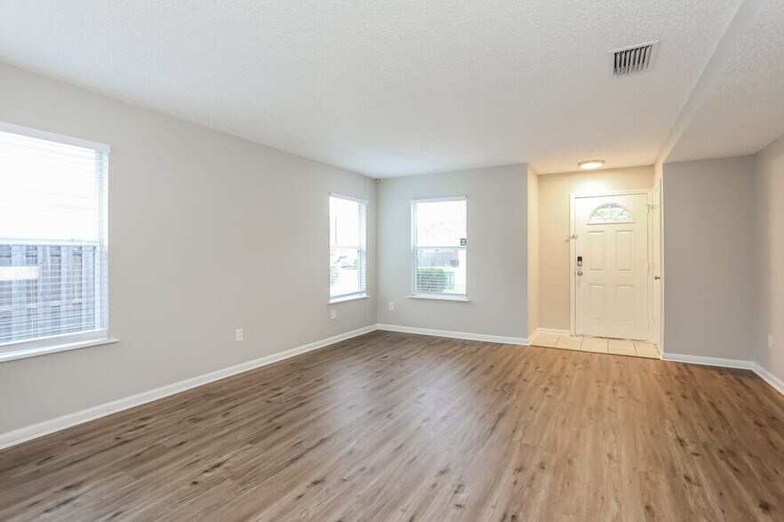Building Photo - 5736 Birds Nest Ln