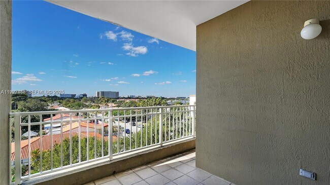 Building Photo - 120 Douglas Rd