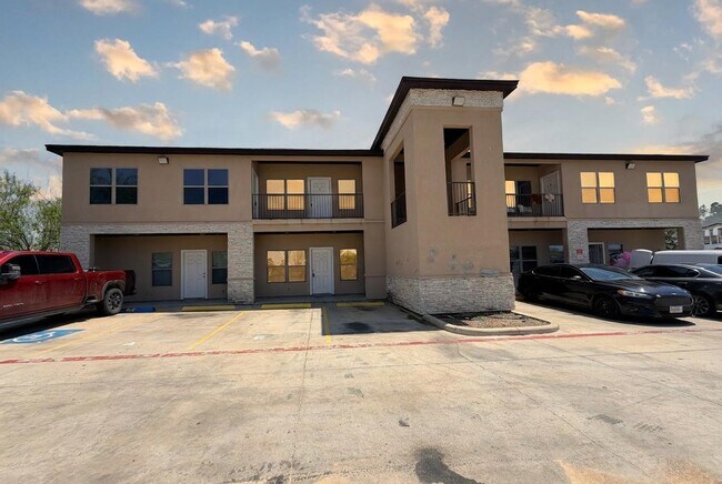Building Photo - 5601 Cuenca Dr