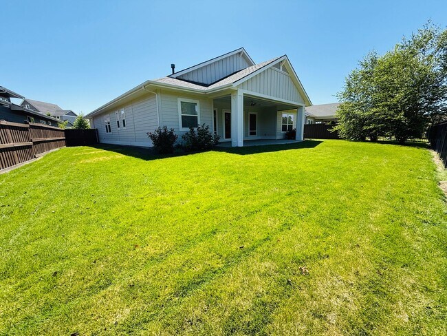 Building Photo - Modern Farmhouse in Cartwright Ranch