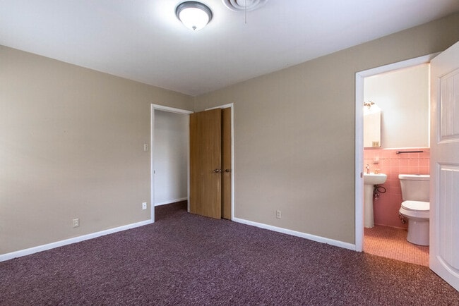 Building Photo - 1227 Ector St