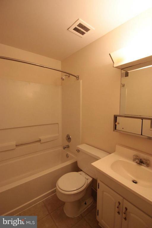 Building Photo - 7901 Central Park Cir
