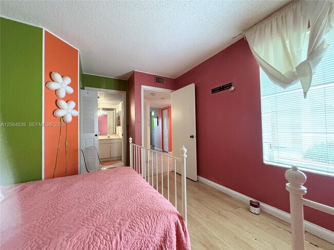 Building Photo - 929 Coral Club Dr