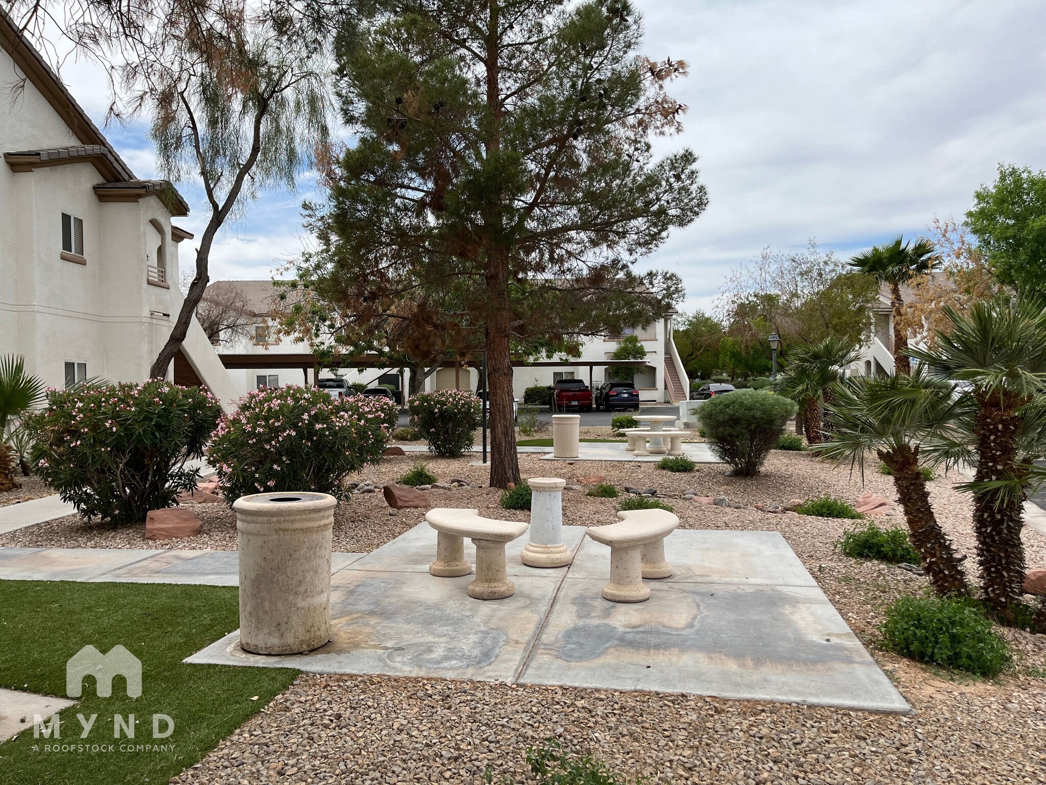 Building Photo - 5655 E Sahara Ave