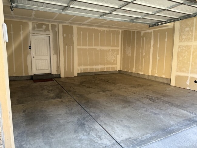 Building Photo - 5535 W Naples Dr