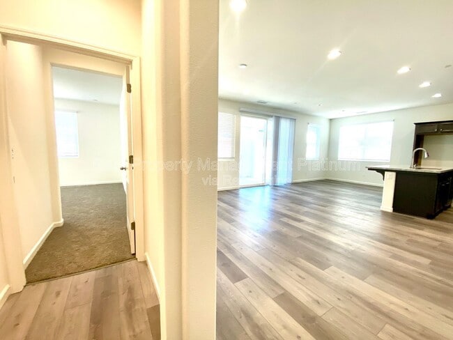 Building Photo - 4137 Beverly Ave