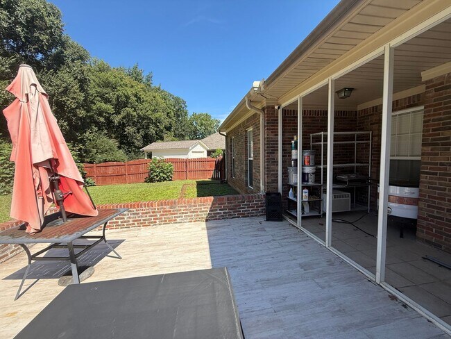 Building Photo - 4/2 Home Available Now!