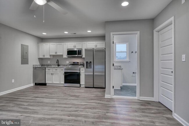 Building Photo - 6722 Brentwood Ave